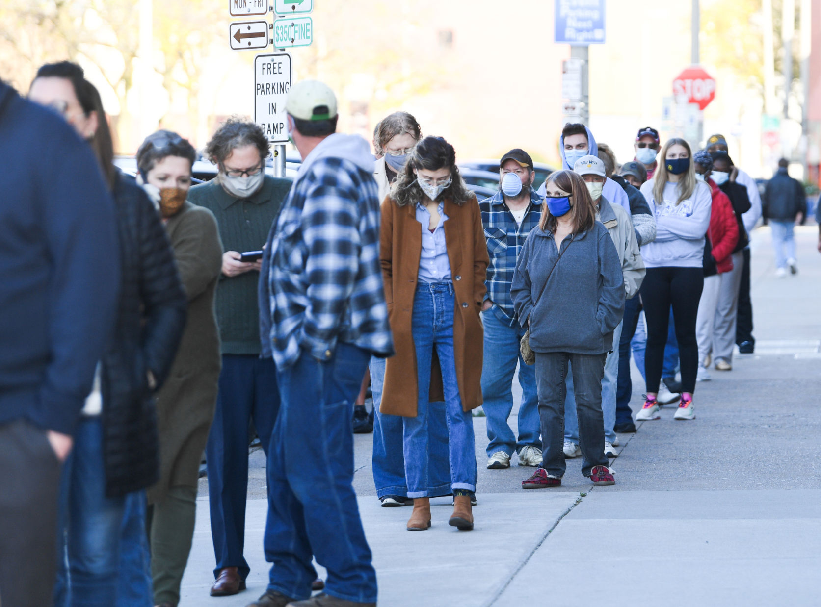 103120-qc-nws-earlyvoting-014